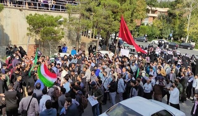 Iran, la polizia fa irruzione in molte universit&agrave; del paese per arrestare gli studenti delle proteste