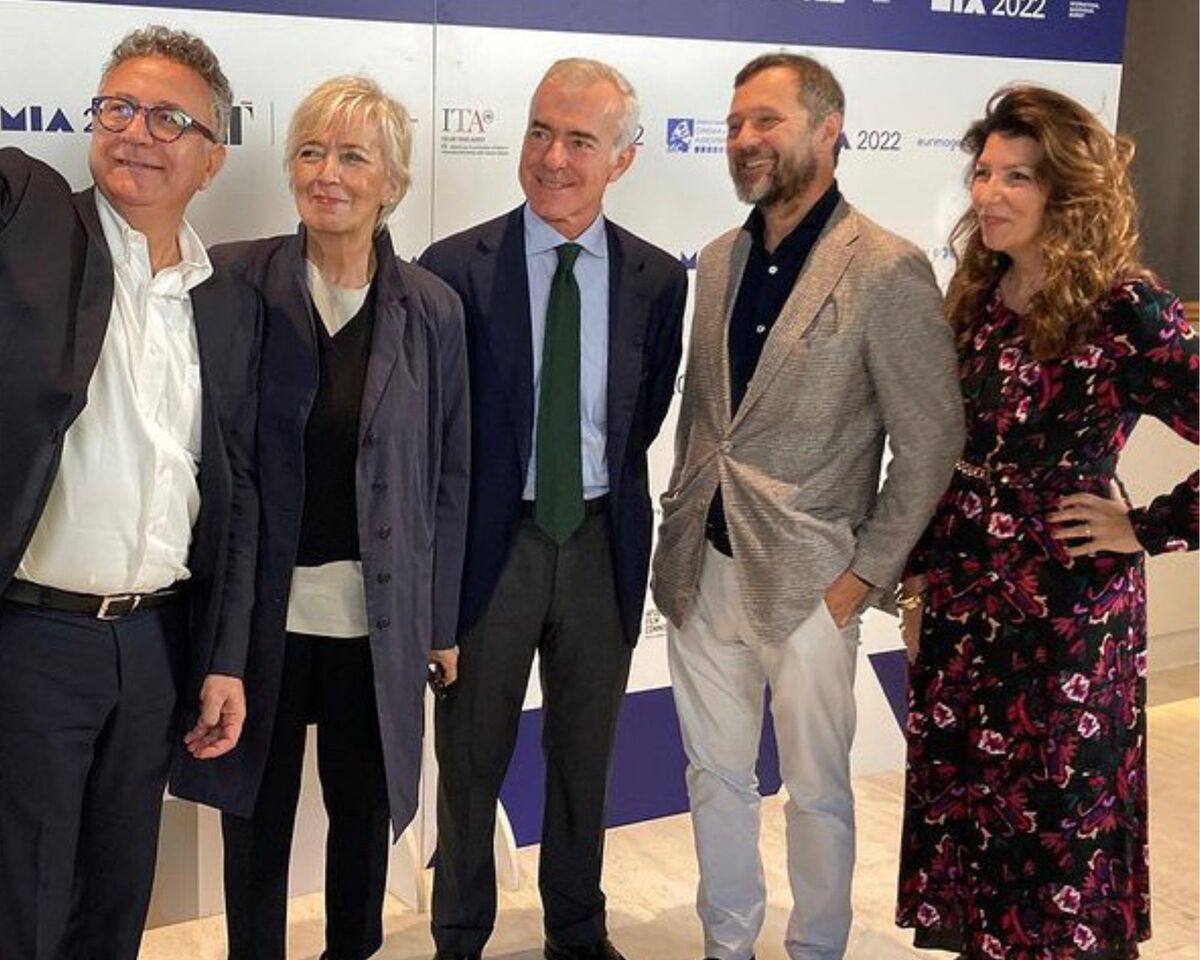 Qual è la differenza tra uno statista e un disadattato?