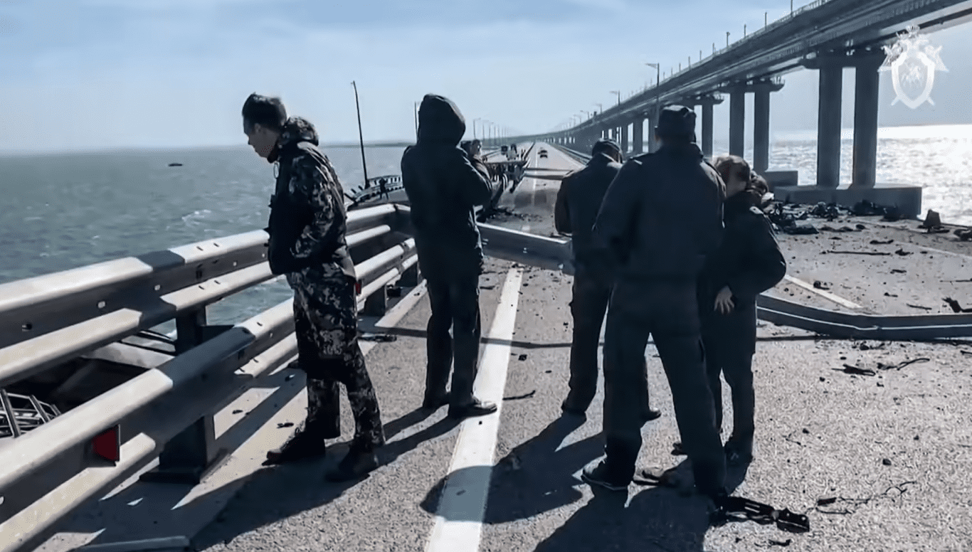 La Russia: "Il ponte di Crimea verrà completamente riaperto dal 20 dicembre"