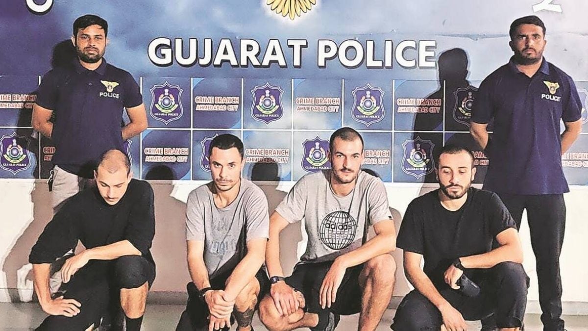 Arrestati in India 4 giovani italiani: hanno disegnato graffiti nella metropolitana di  Ahmedabad