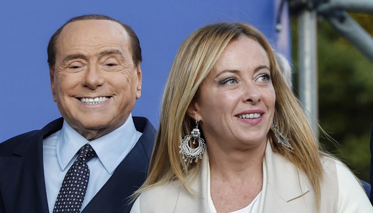 Berlusconi filo-Putin, la pietosa arrampicata sugli specchi di Forza Italia: "Vuole la pace..."