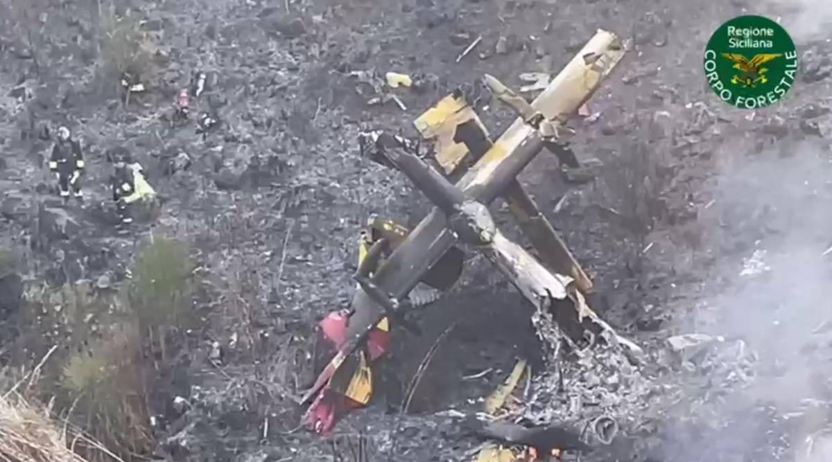 Canadair si schianta al suolo alle pendici dell'Etna: morti i due piloti