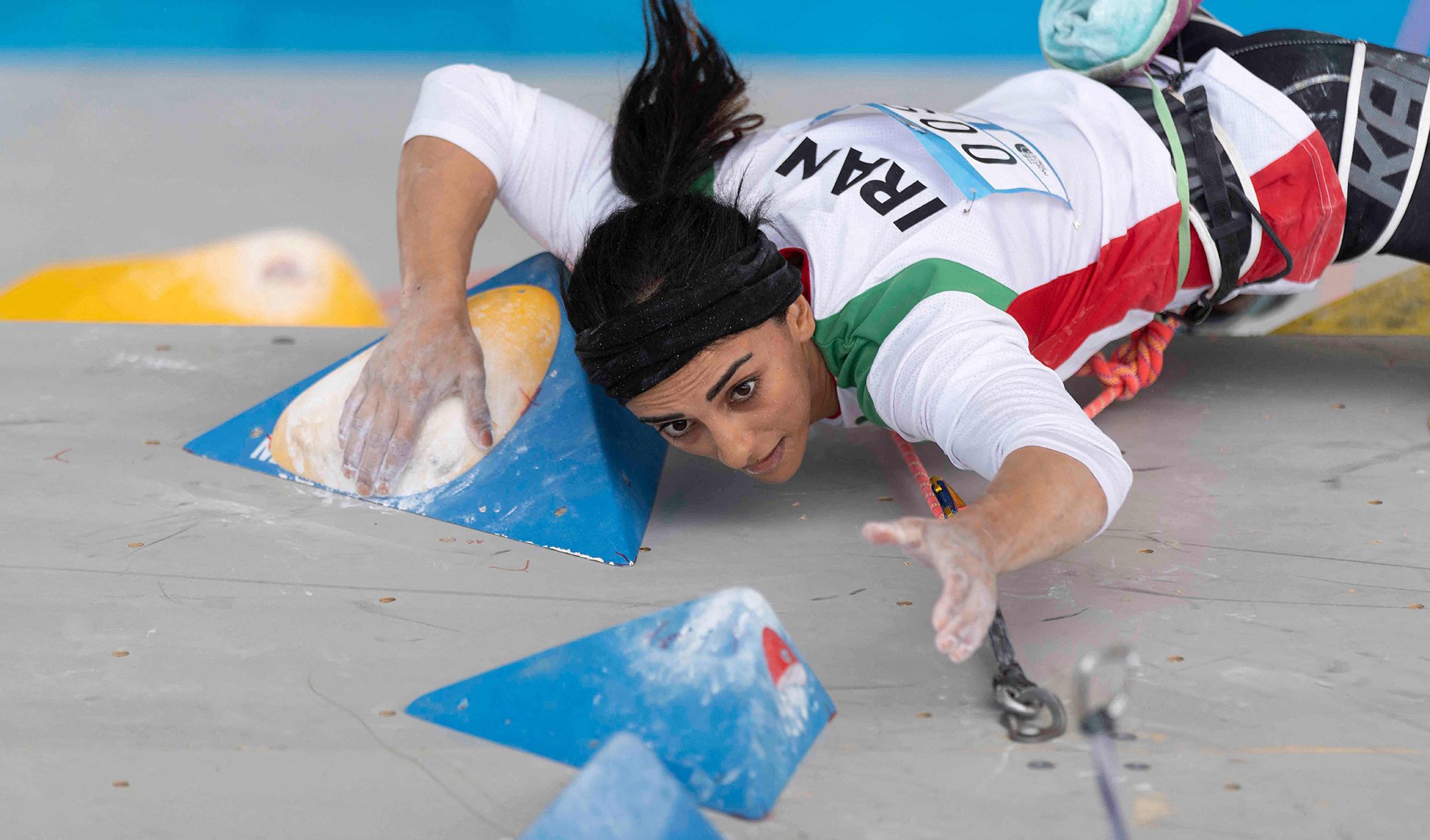 Elnaz Rekabi, l'atleta iraniana senza velo messa agli arresti domiciliari