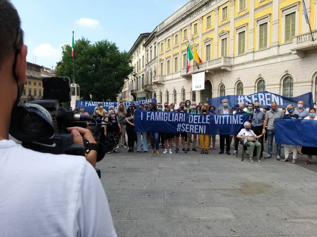 Covid, i famigliari delle vittime di Bergamo scrivono a Mattarella: "Vogliamo giustizia e trasparenza"