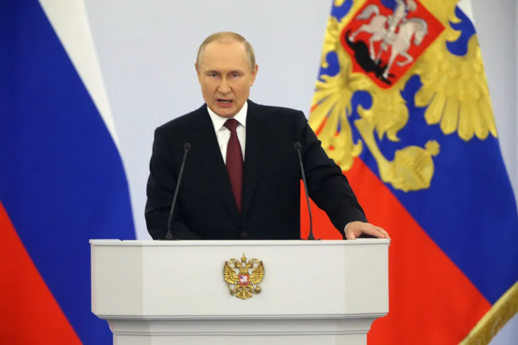 Putin firma le leggi che ratificano l'annessione delle quattro regioni ucraine