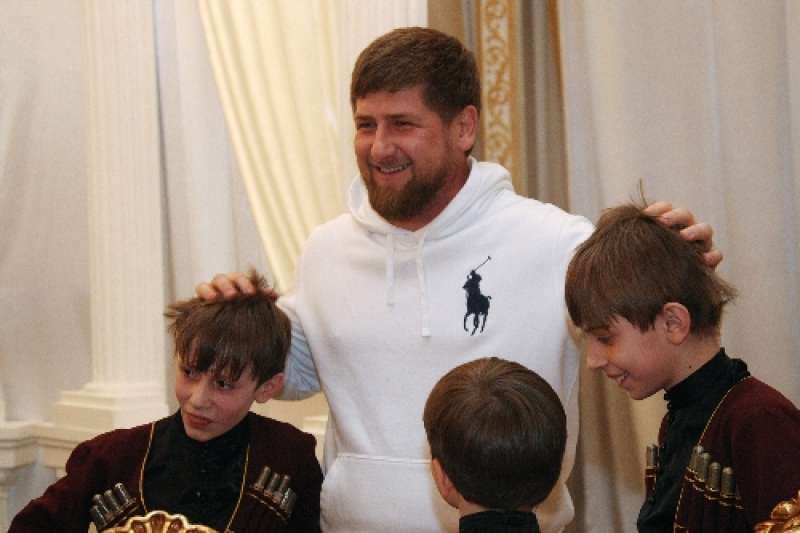 Il presidente ceceno Kadyrov: "Ho mandato i miei tre figli in guerra" hanno tra i 16 e 14 anni