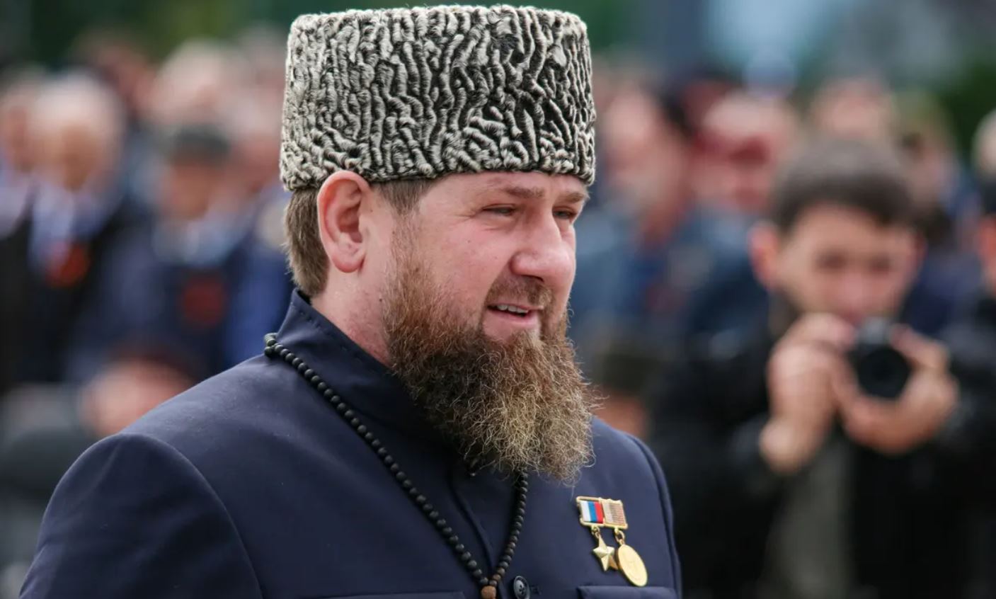 Putin premia Kadyrov il guerrafondaio omofobo: "Putin mi ha nominato generale colonnello"