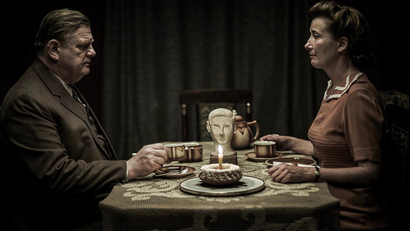 “Lettere da Berlino”, questa sera alle 21.10 su Rai Movie: la trama del film con Emma Thompson