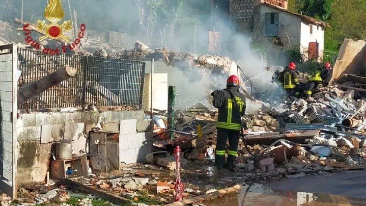 Lucca, esplode una casa: morti moglie e marito, la figlia 17enne era a scuola