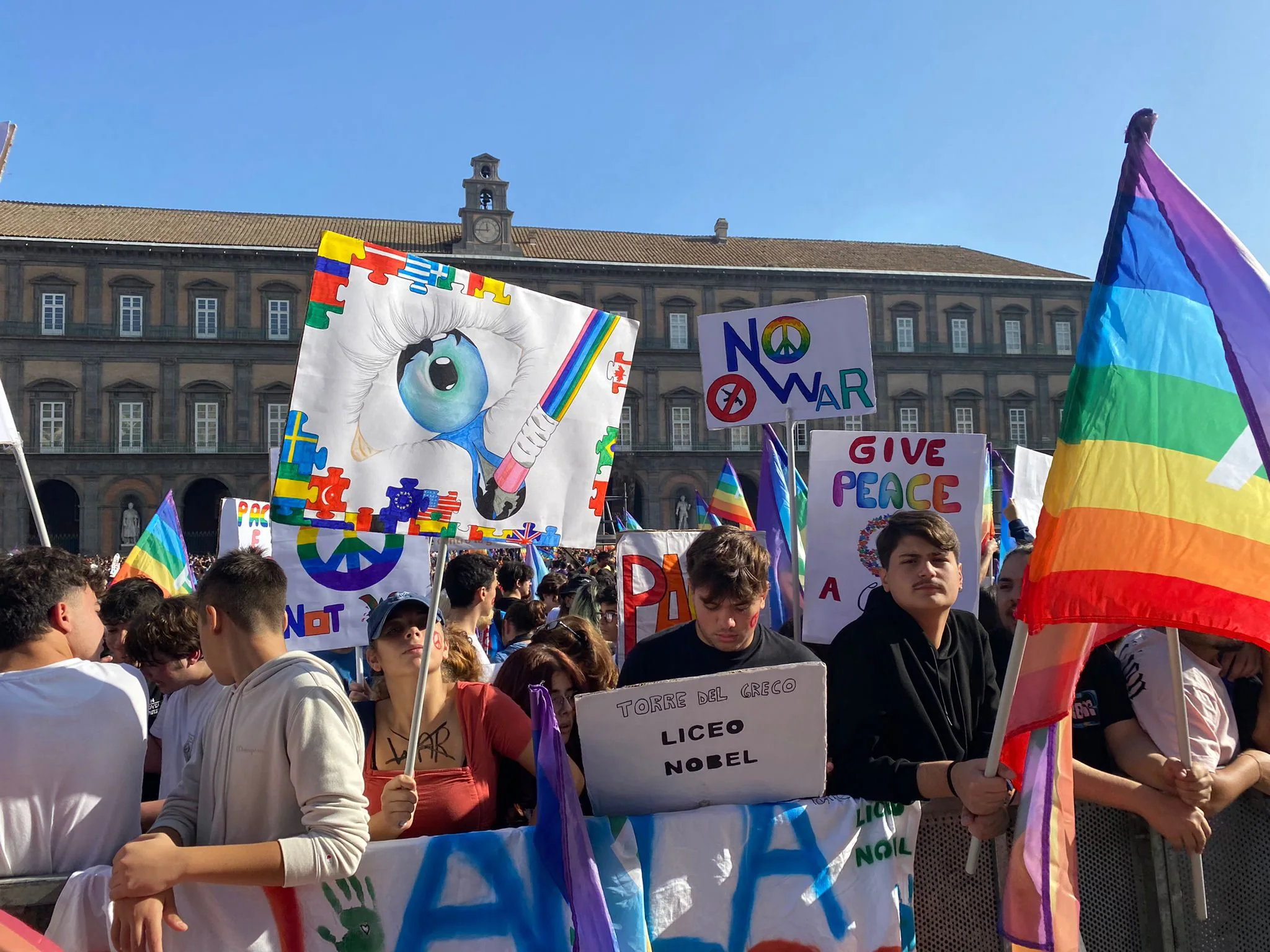 Manifestazione per la Pace, De Luca: "Migliaia di giovani chiedono il cessate il fuoco"