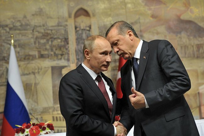 Erdogan l'ambiguo: "Con Putin manderemo grano gratis all'Africa"