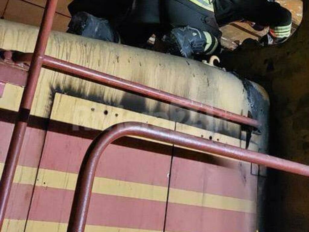 Locomotore in fiamme, muore un operaio nella stazione sotterranea di Sanremo