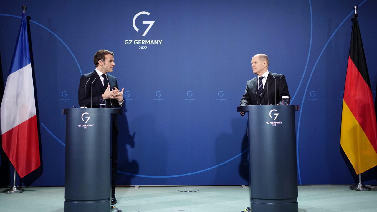 Macron risponde a Scholz: "Il mio desiderio è preservare l'unità europea"
