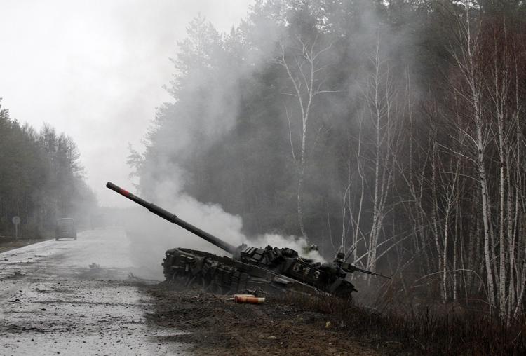 Gli 007 britannici confermano: "Metà dei carri armati di Kiev sono mezzi russi catturati"