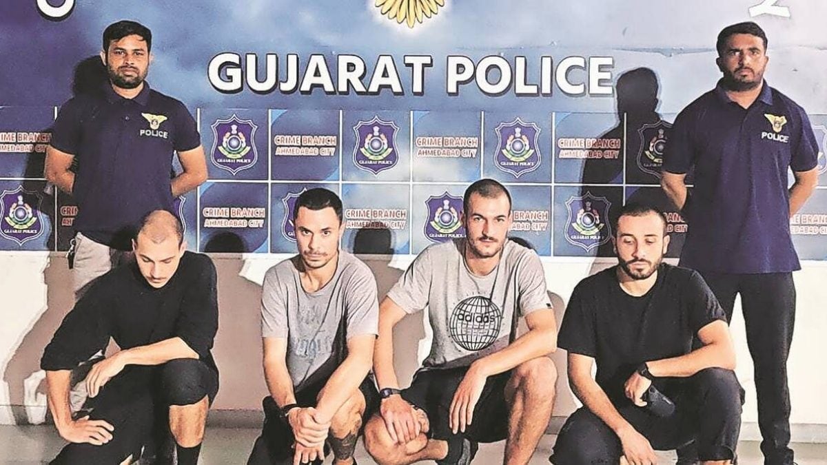 India, 4 writers italiani arrestati: hanno disegnato graffiti sui vagoni della metro