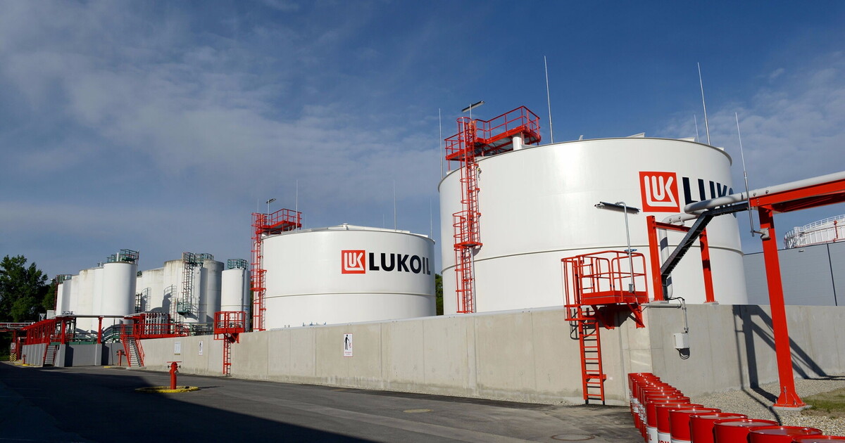 "La Lukoil di Priolo aggira le sanzioni sul greggio russo": le accuse alla raffineria