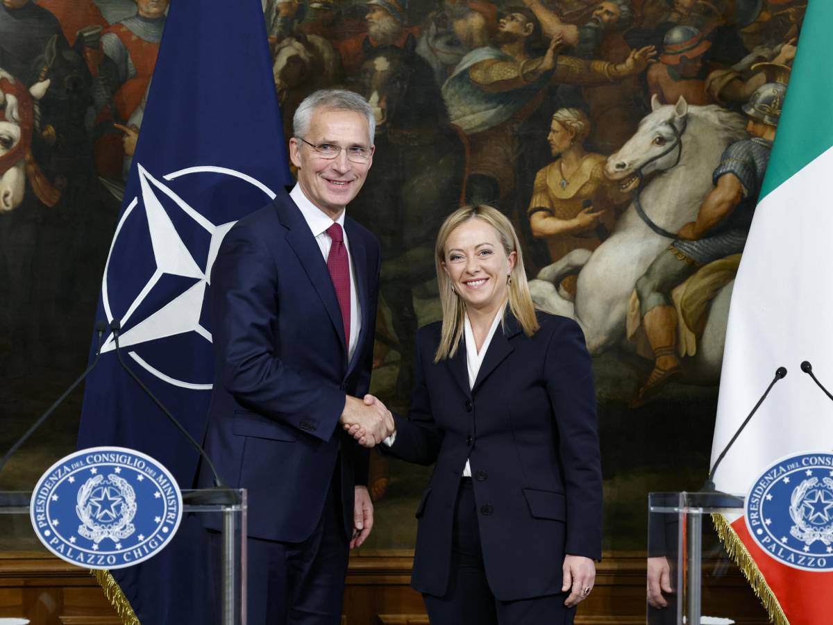 Meloni incontra e rassicura Stoltenberg: "Dall'Italia un sostegno fermo all'Ucraina"