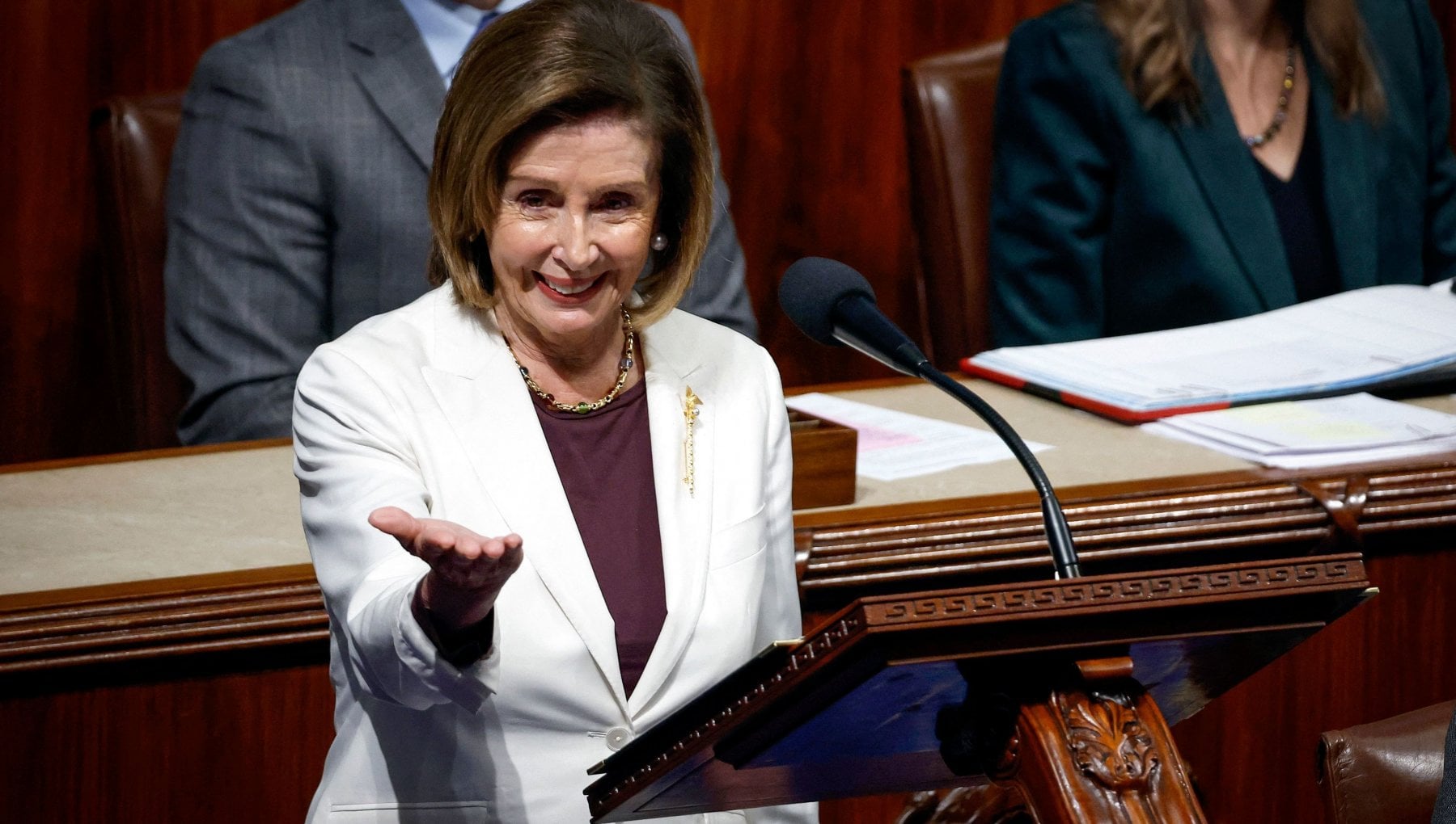 Finisce l'era Nancy Pelosi, perde il ruolo di speaker della Camera e annuncia: "Non mi ricandiderò a leader dem"