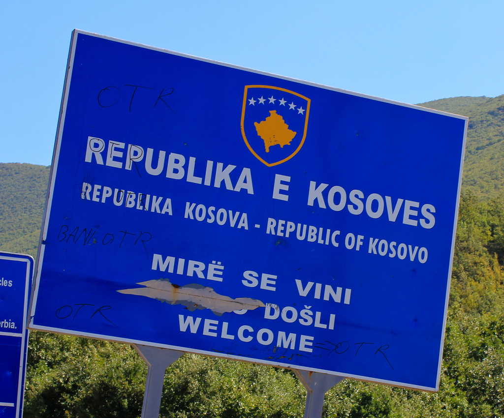 Serbia e Kosovo ai ferri corti, Ue preoccupata: "Non possiamo permetterci violenze"