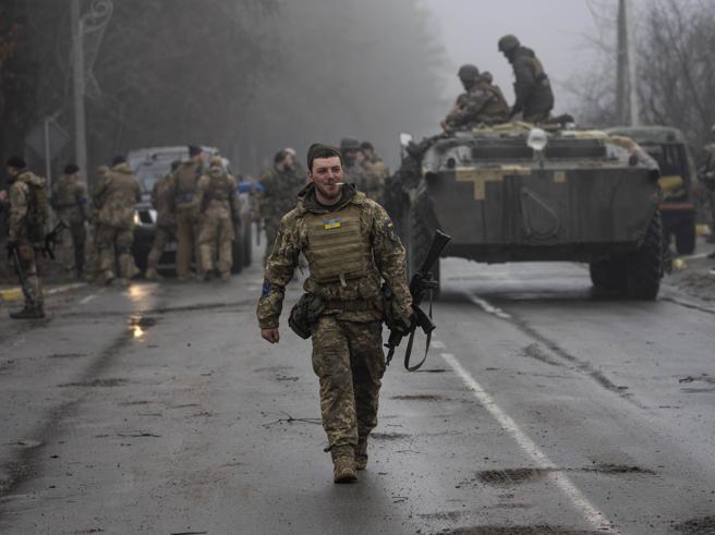 Mariupol, i russi stanno costruendo "Denti di drago" anticarro intorno alla città
