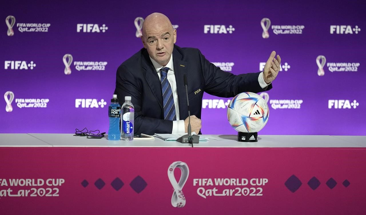 I mondiali della vergogna: presidente Infantino 'Cca' nisciun è fess'