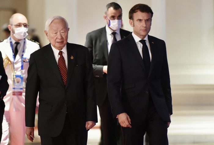 Macron ai Paesi dell'Asia Pacifica: "La guerra in Ucraina è anche affar vostro, mettere pressione alla Russia"