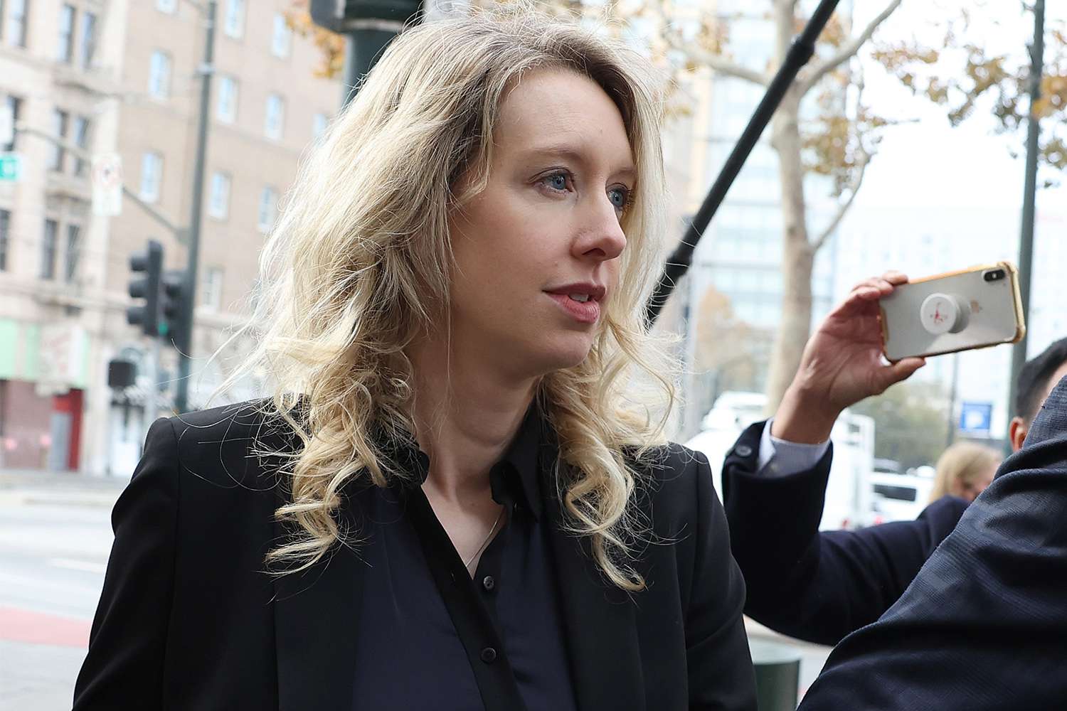 Elizabeth Holmes condannata a 11 anni per la frode Theranos