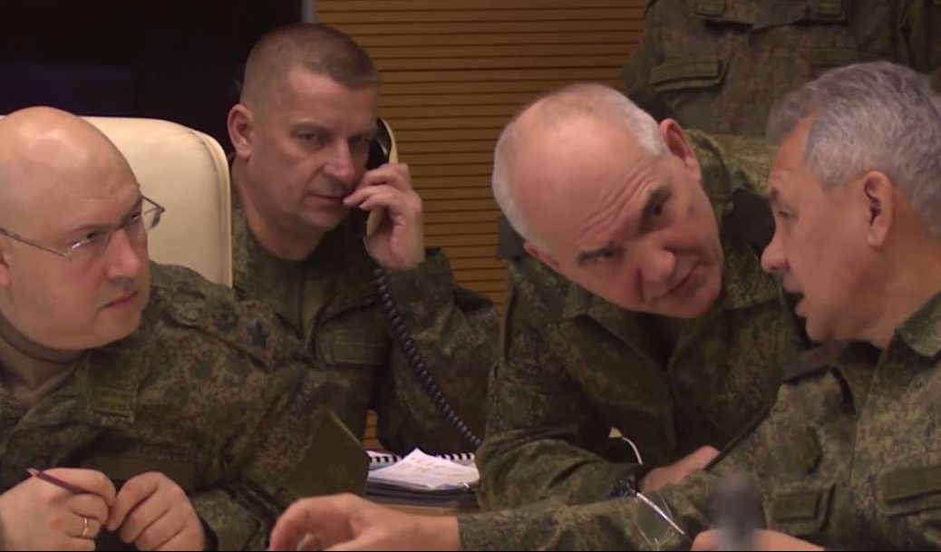 Shoigu in Ucraina per la consegna di medaglie per l'eroismo dei soldati russi