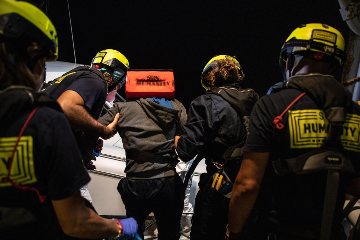 La strategia della destra: diffamare le Ong con teoremi gi&agrave; smentiti. Intanto hanno l'immunit&agrave;