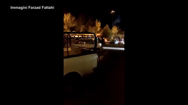 Iran: i manifestanti danno alle fiamme la casa natale Khomeini
