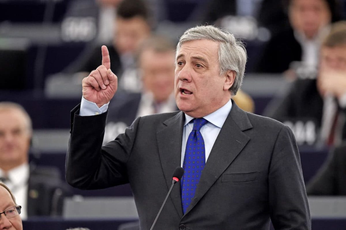 Tajani su Mussolini: "Ha fatto più danni che cose buone..."