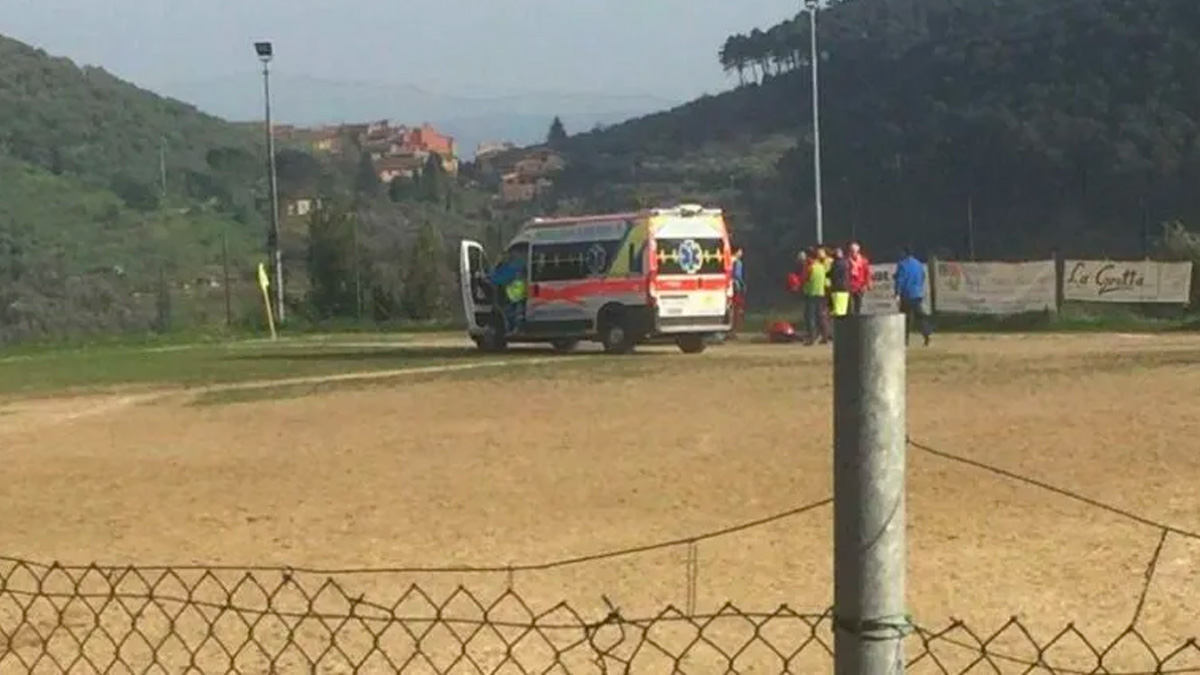 Arezzo, giovane calciatore di 16 anni muore per un malore: inutili i soccorsi