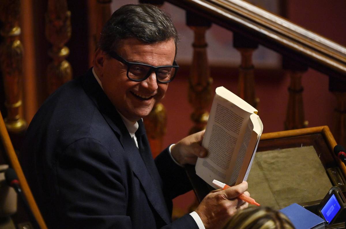 Calenda voterà contro Delmastro: "Il Pd ha ragione, la destra non sa gestire il Paese"