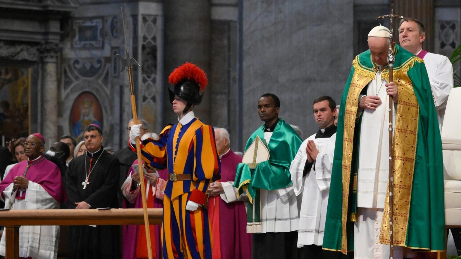 Papa Francesco: "No all'indifferenza  verso chi emigra in cerca di speranza e i poveri"
