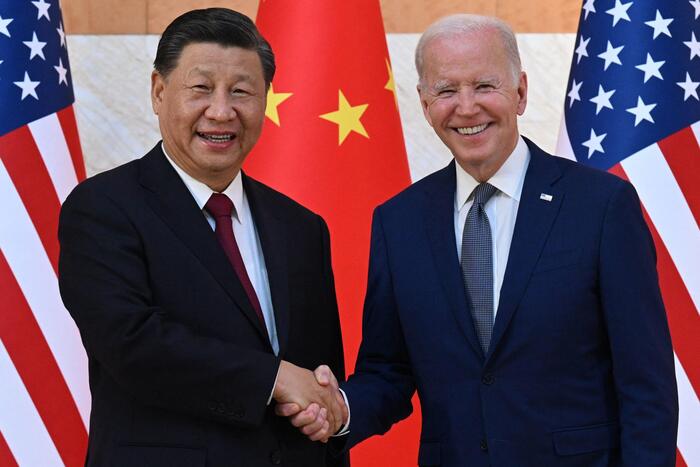 G20, la stretta di mano tra Xi e Biden: "Dobbiamo imparare a gestire la competizione"