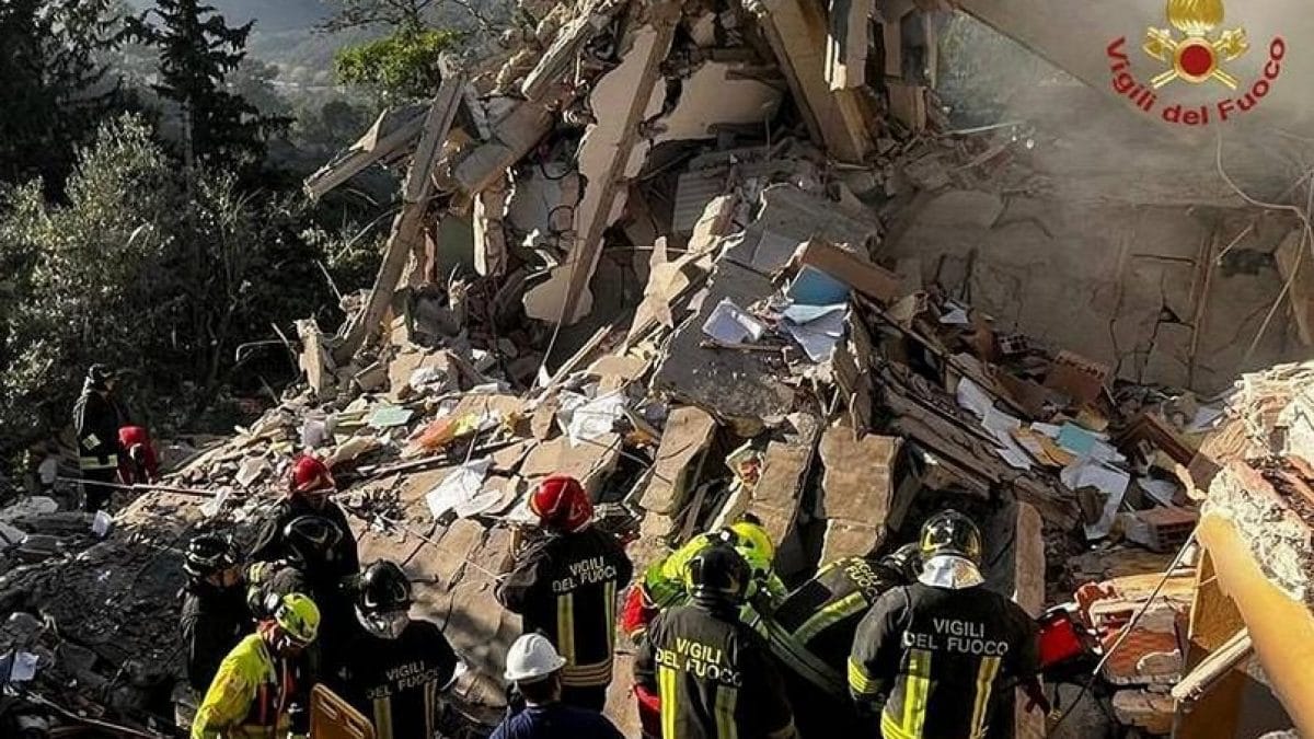 Nuoro, esplosione fa crollare una casa: due dispersi e due feriti