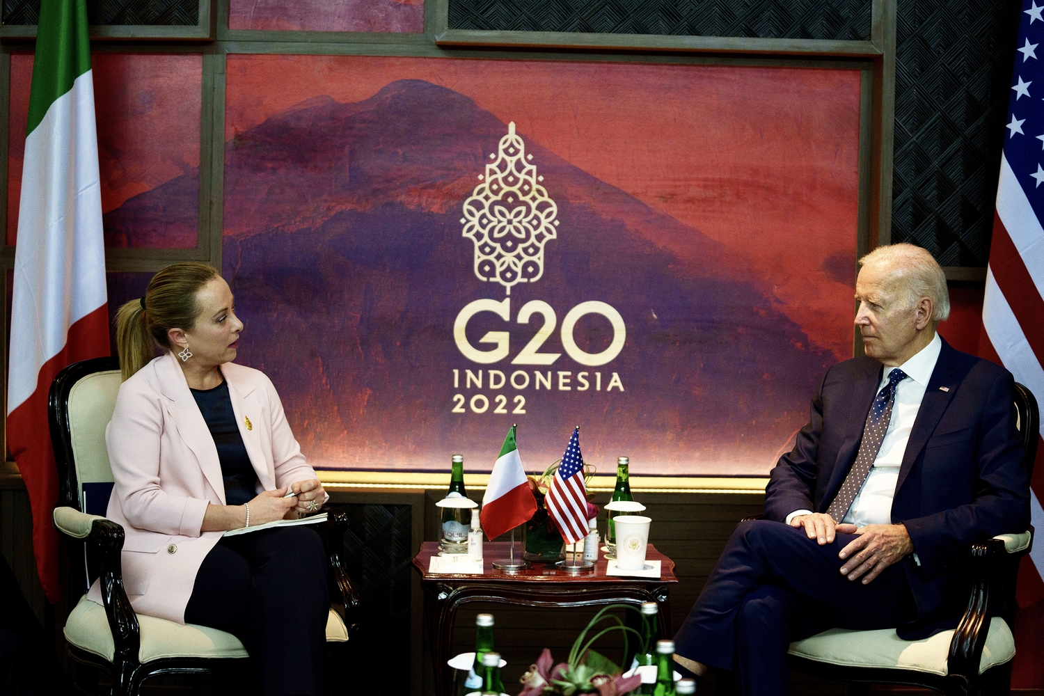 G20, Meloni incontra Biden: "L'alleanza è solida, sostegno continuo all'Ucraina"