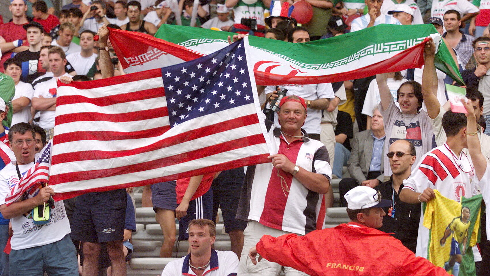 Iran, il regime alla Nazionale: "Giocate bene contro gli Usa o vi torturiamo"