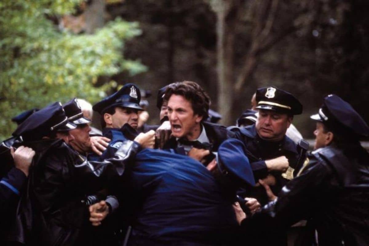 “Mystic River”, questa sera alle 21.10 su Iris: la trama del capolavoro di Clint Eastwood