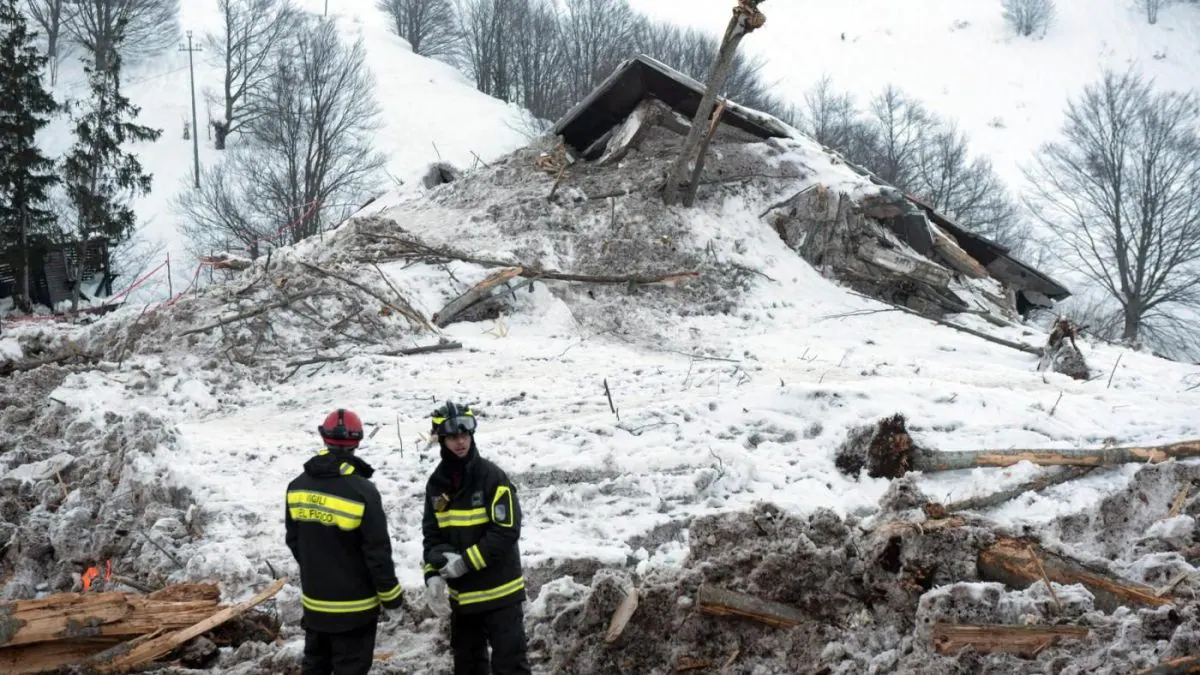 Rigopiano, la perizia: "Quella valanga era un evento atteso,  può ripetersi con frequenza"