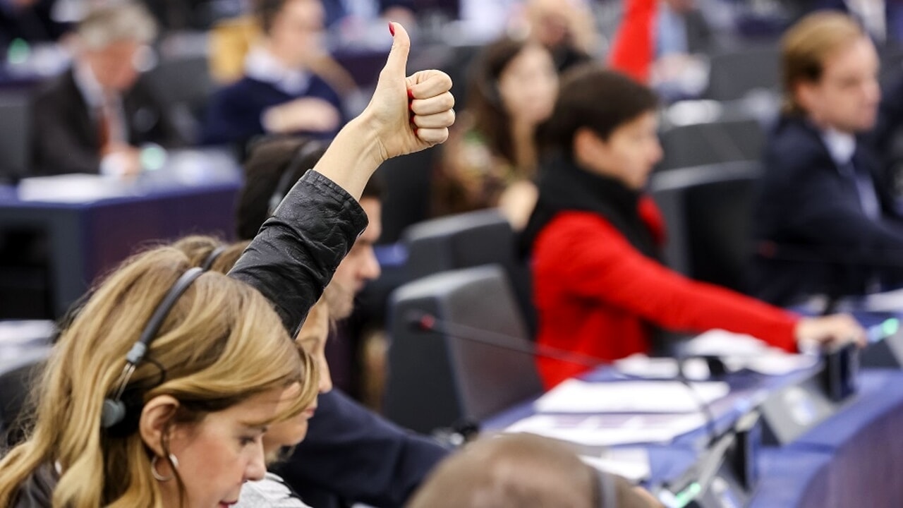 M5s all'europarlamento si astiene sul voto sulla Russia sponsor del terrorismo