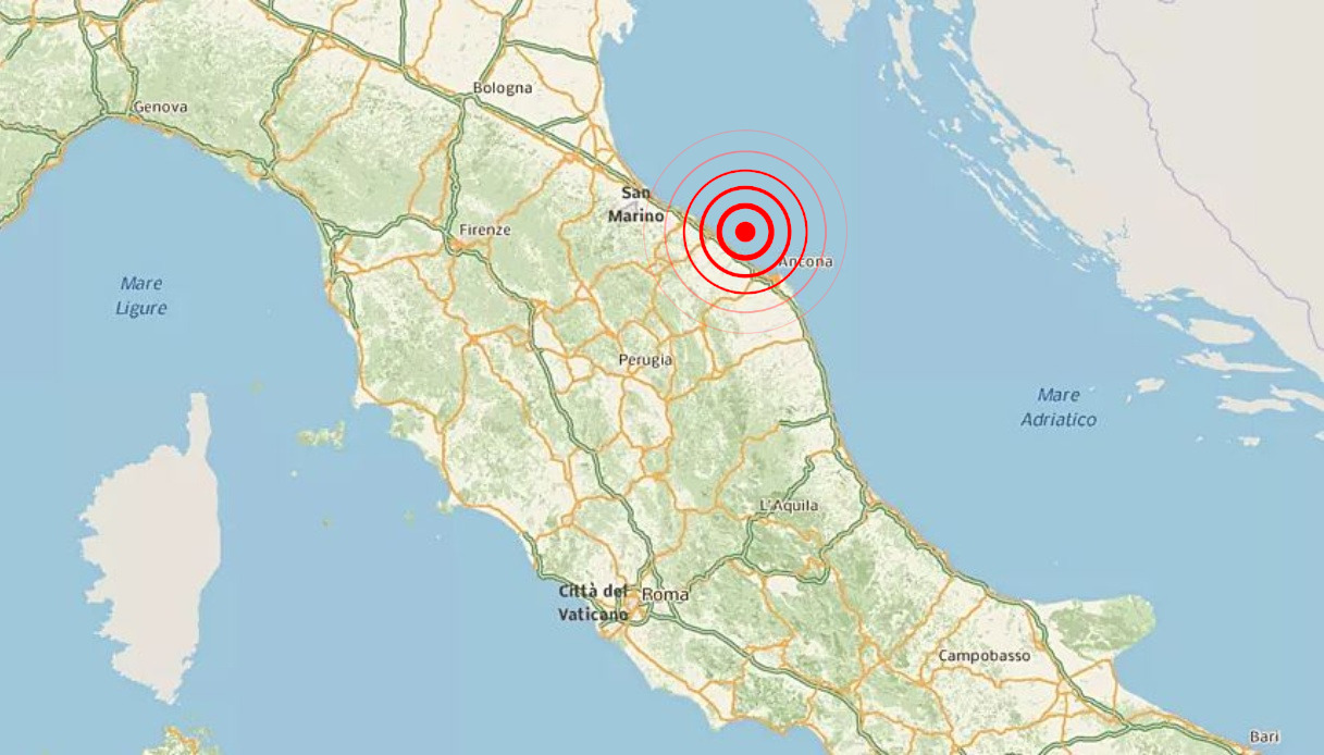 Terremoto, forte scossa di magnitudo 5.7 nelle Marche: ecco la situazione
