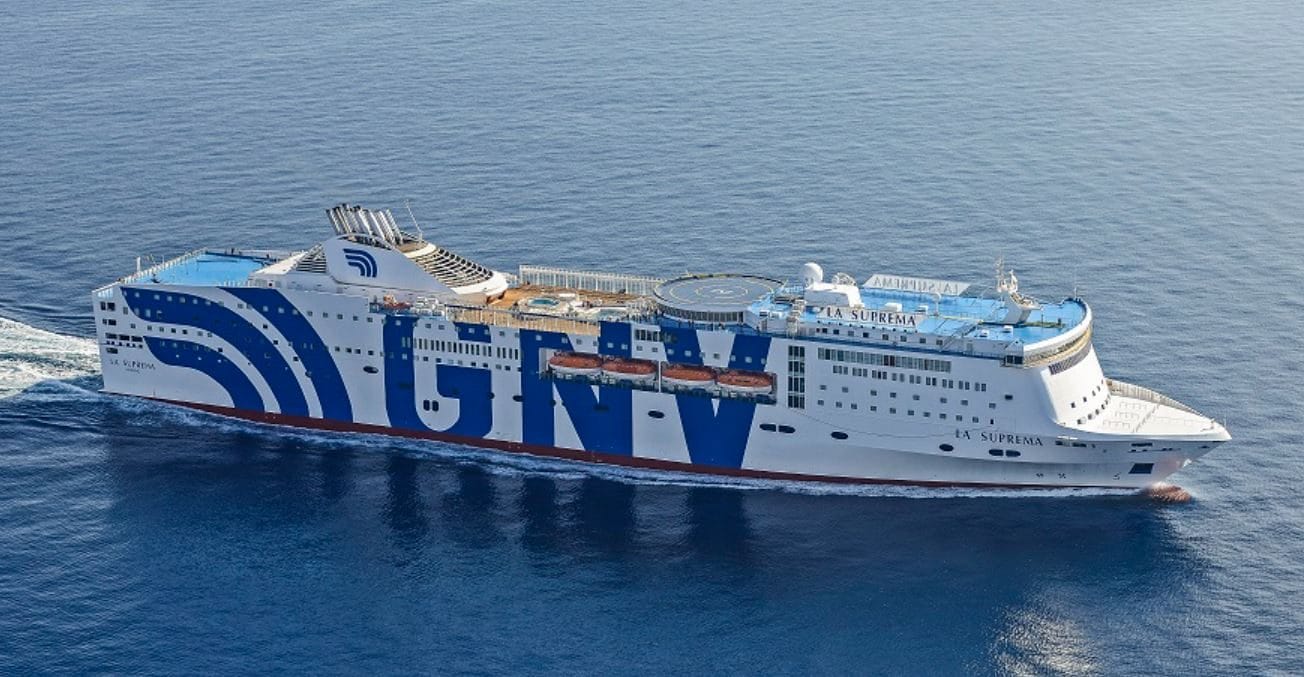 Traghetto Genova-Palermo, sparisce una ragazza: ricerche in mare
