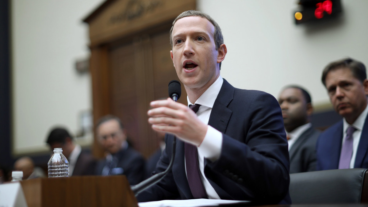 Facebook, guai in vista: 11 mila licenziamenti ordinati da Mark Zuckerberg