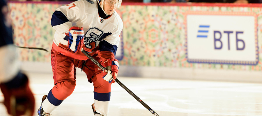 Niente hockey nella Piazza Rossa e messaggio alla Nazione rimandato all'anno prossimo: Putin si nasconde