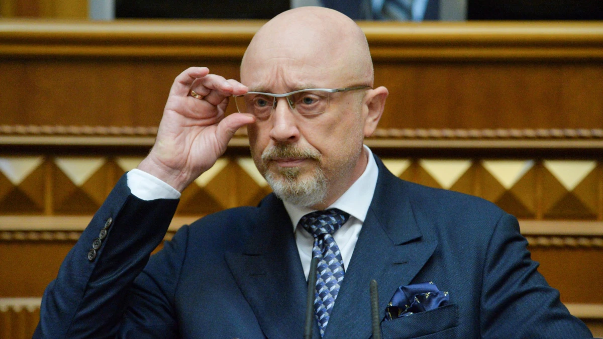 Il ministro della Difesa ucraino Reznikov ha avvertito i russi: "Scappate, stanno per richiamarvi alle armi"