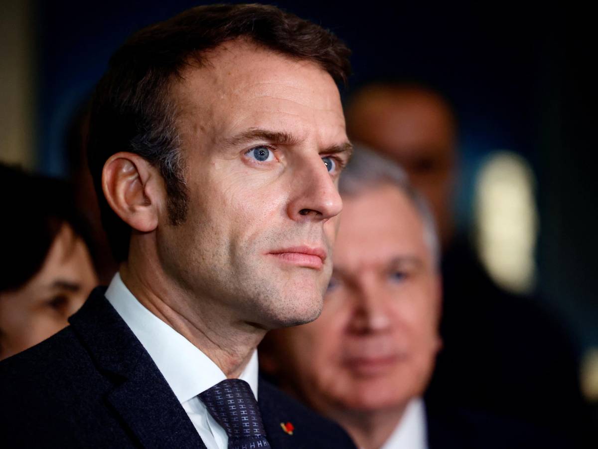 Macron tenta nuovamente di alzare l'età pensionabile, ma i francesi non sono gli italiani