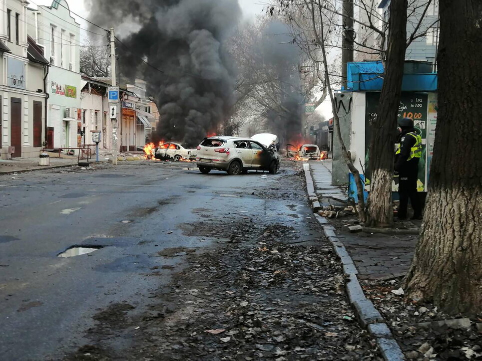 Zelensky: "I terroristi russi inumani, ci hanno colpito alla vigilia di Capodanno, non perdoneremo"