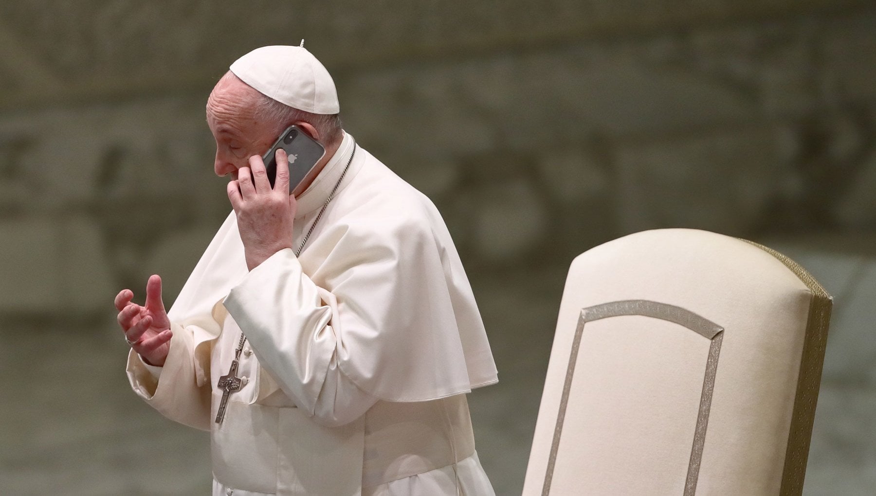 Una donna è morta durante un parto gemellare a Natale: il Papa ha telefonato al marito