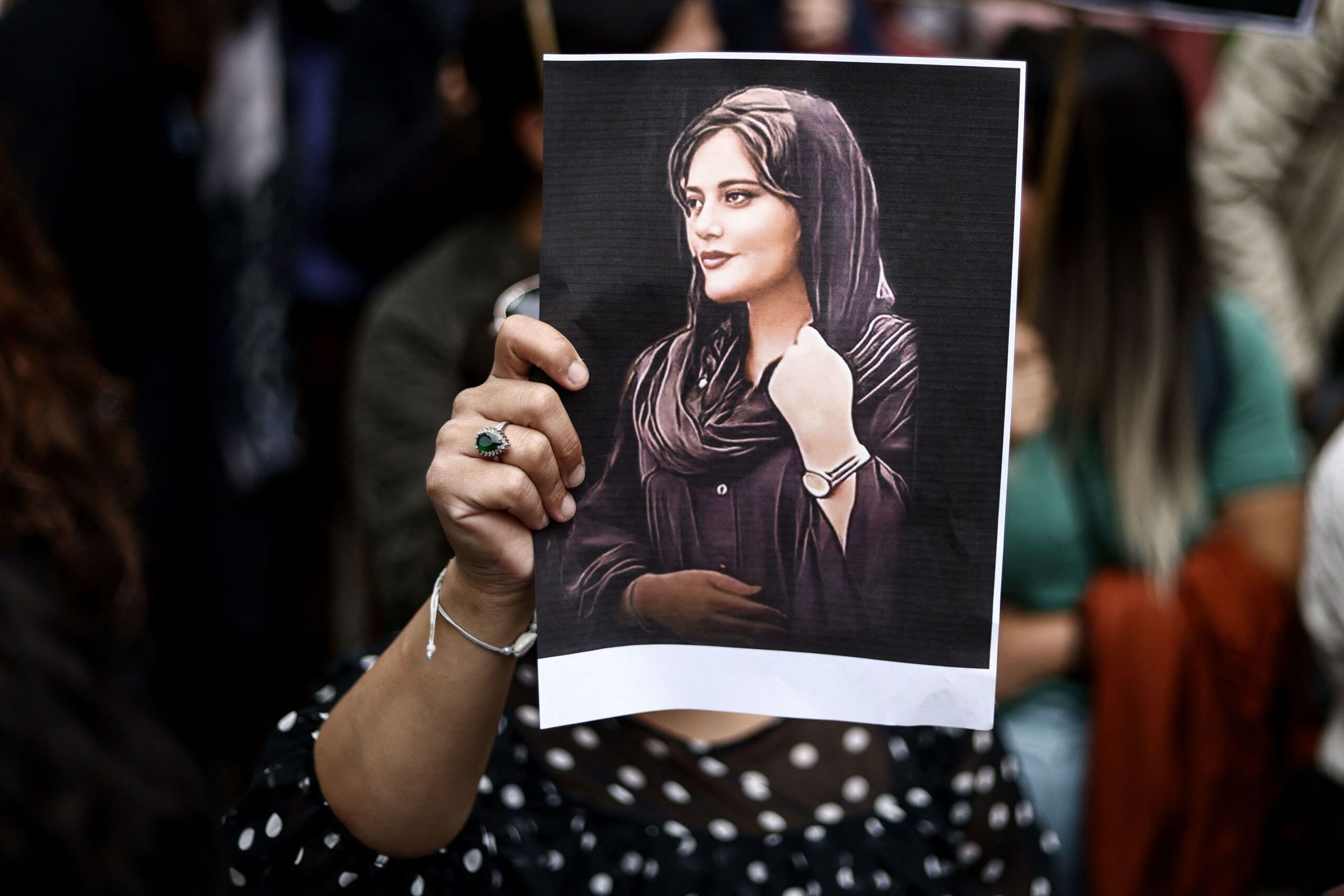 Iran un anno dopo: in memoria di Mahsa Amini simbolo di libertà